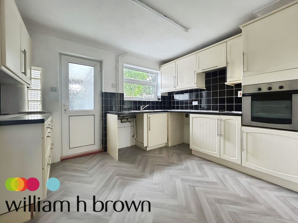 Property photo 1 of 9 Kitchen