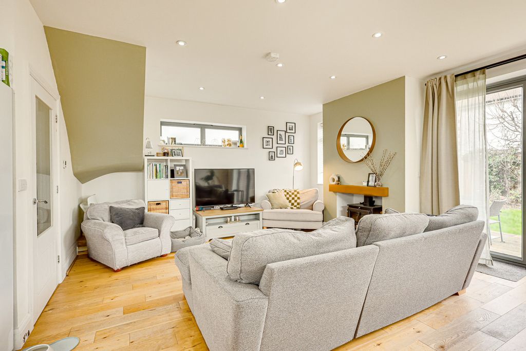 Property photo 2 of 30