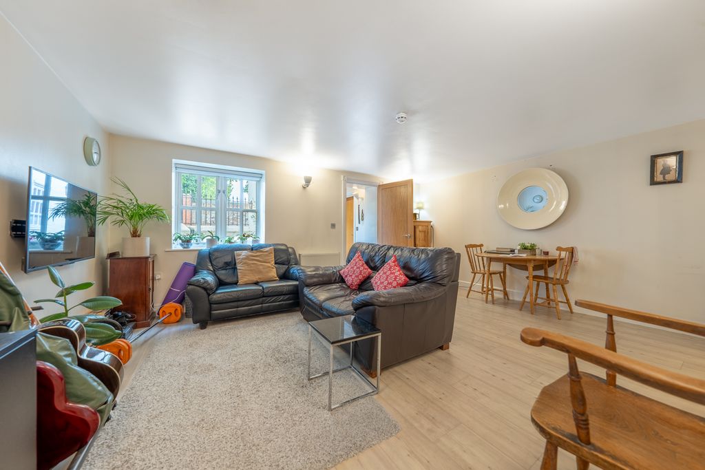 Property photo 2 of 9 Reception