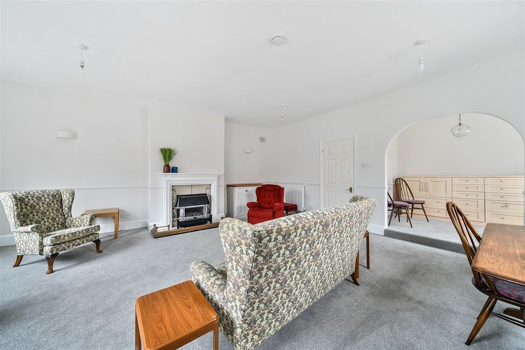 Property photo 2 of 13 Sitting / Dining