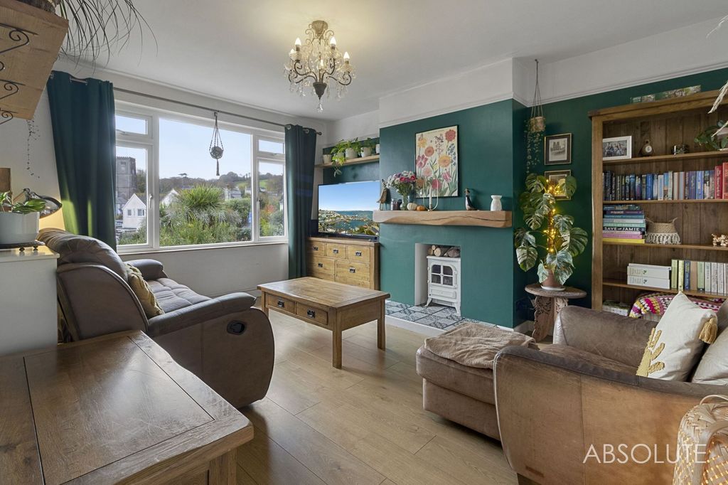 Property photo 2 of 25