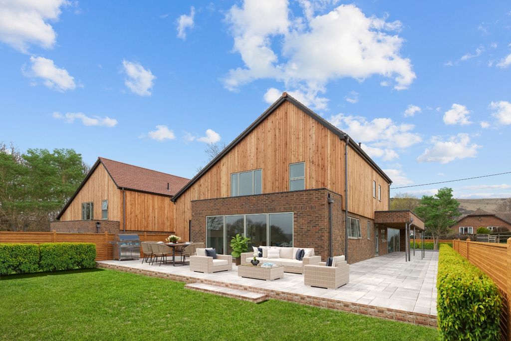 Property photo 1 of 5 4211781