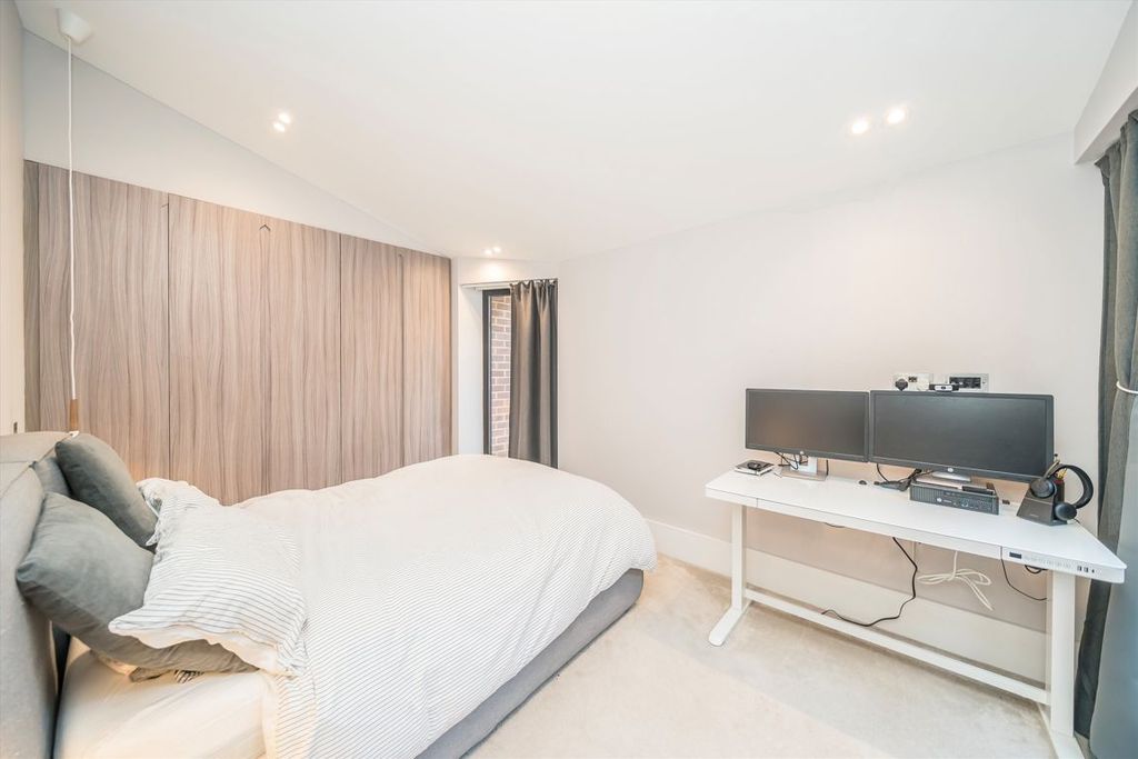 Property photo 3 of 5