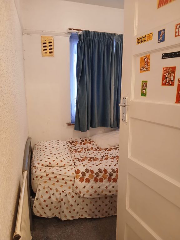 Property photo 1 of 2 1st Floor  Single Bedroom Furnished In Quiet  House Share , Available Immediately  At   Portland Crescent Stanmore Ha7   Rent  £725  Pcm All Bills Included   ( Council Tax , Gas , Electricity , Water And Environmental Services , Wi-fi Provided )