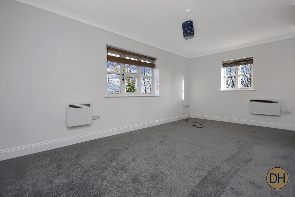 Property photo 3 of 7 Connaught Close