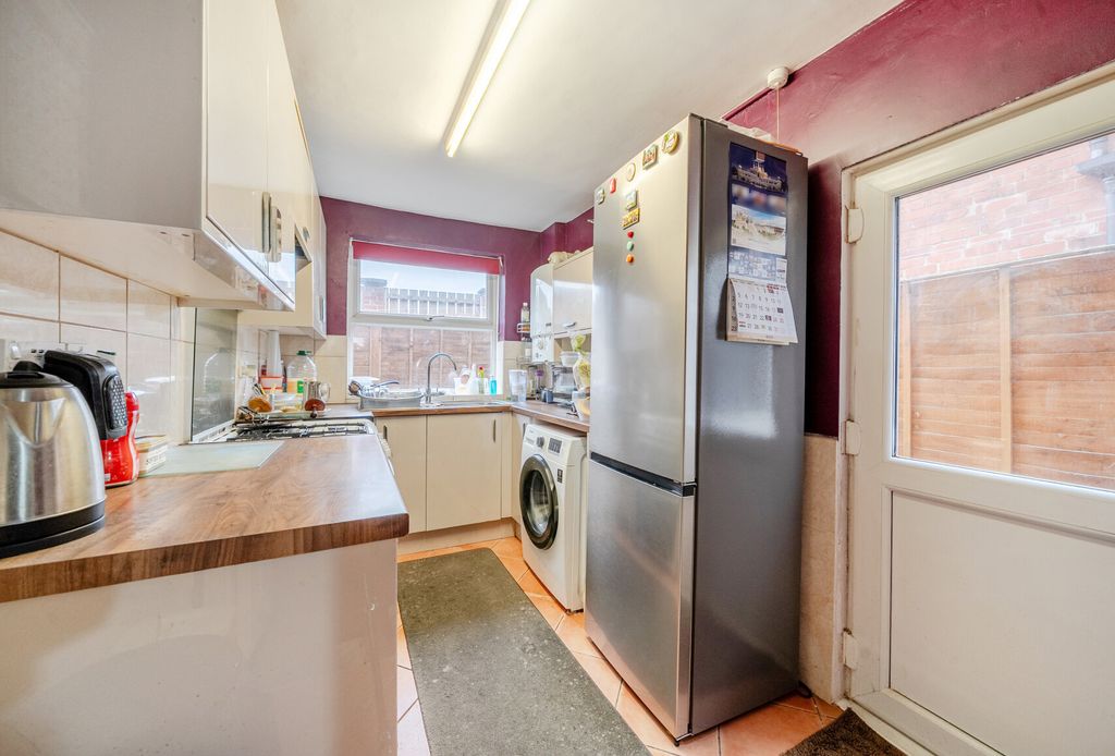 Property photo 2 of 11 1395188-3-695Faee...