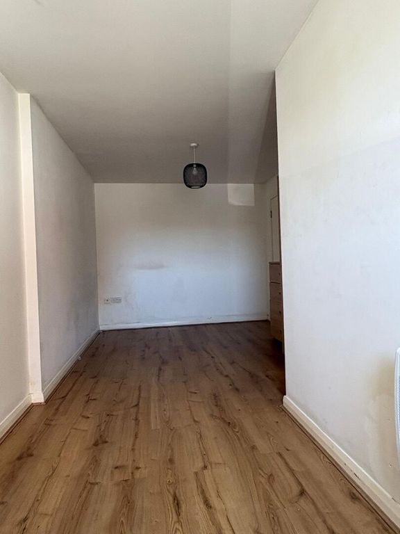 Property photo 3 of 11 Living Room