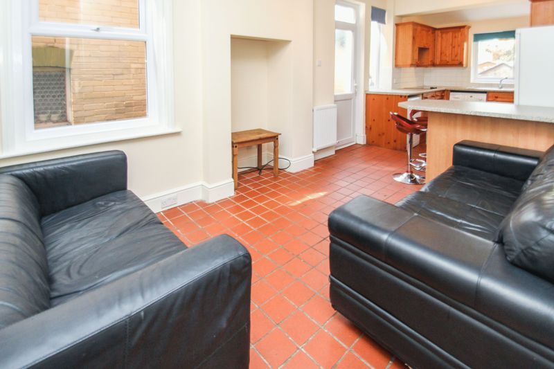 Property photo 2 of 10 Photo 4