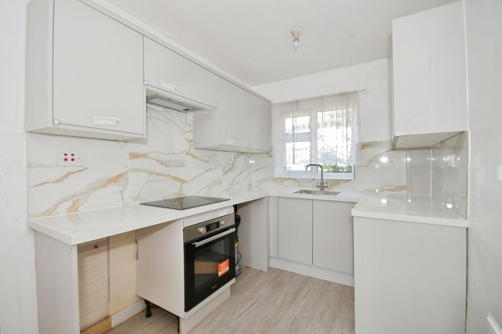 Property photo 2 of 11 Pbox-Img.Jpg