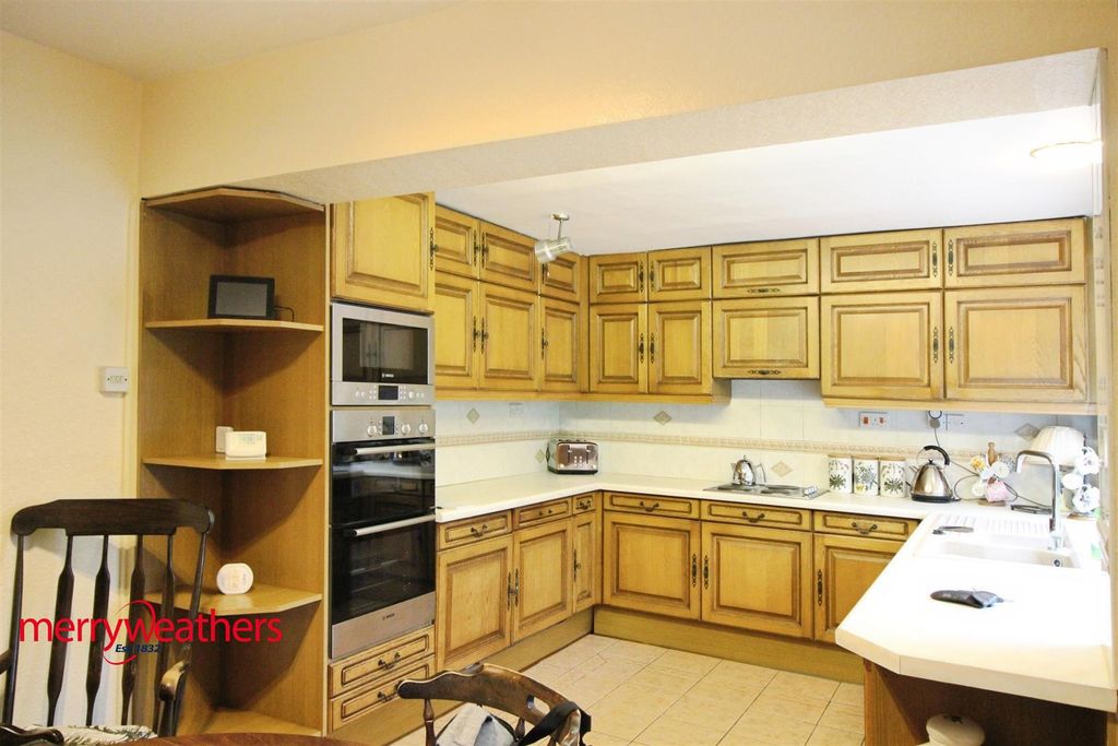 Property photo 3 of 20 Kitchen