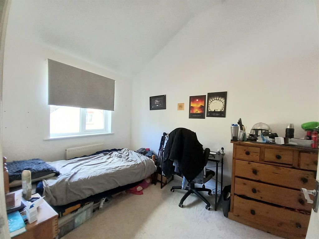 Property photo 3 of 9 27 Buck Bed 2.Jpg