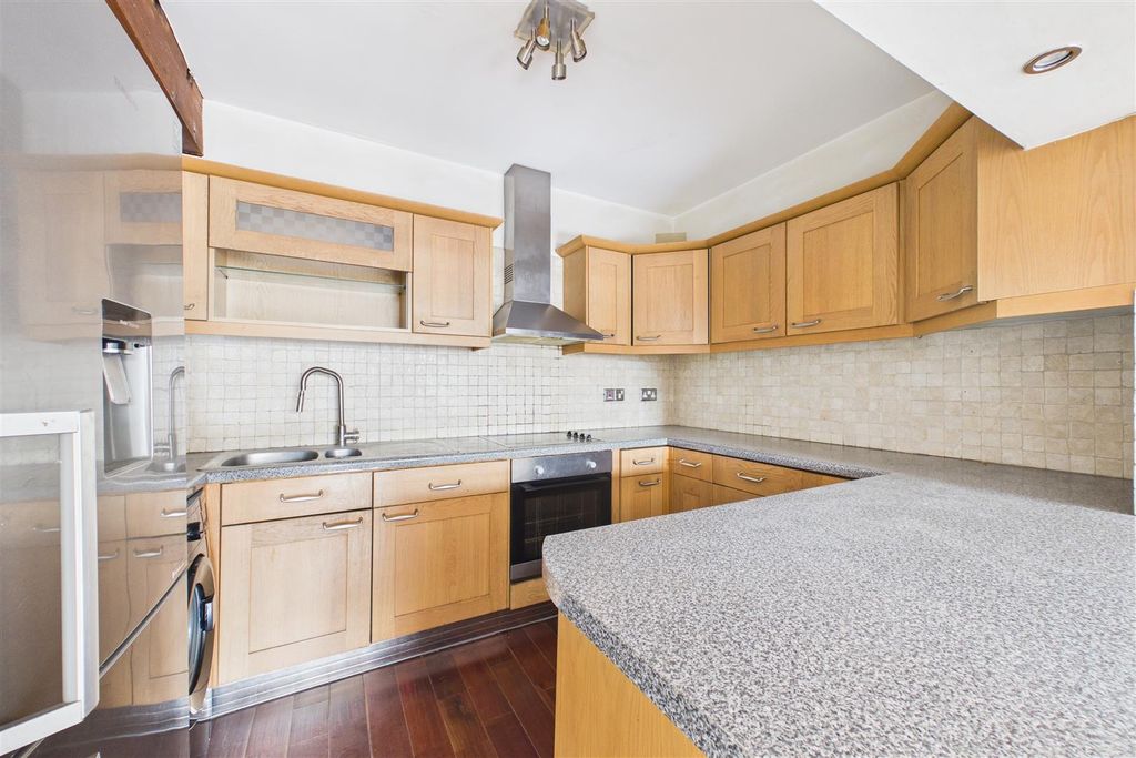 Property photo 3 of 15 Kitchen-Still004