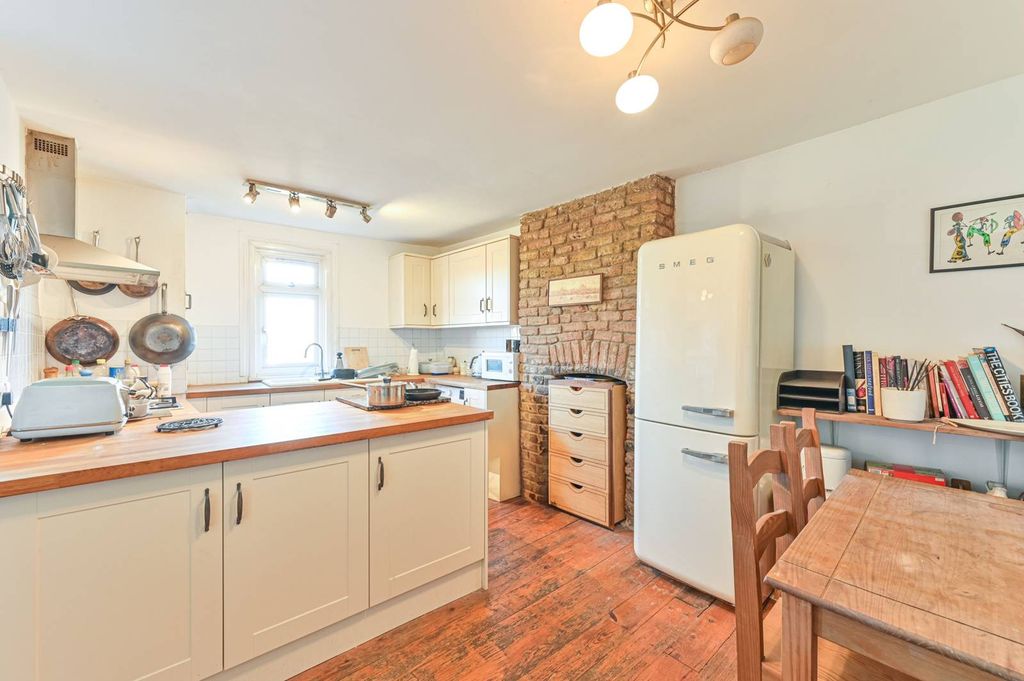 Property photo 3 of 17