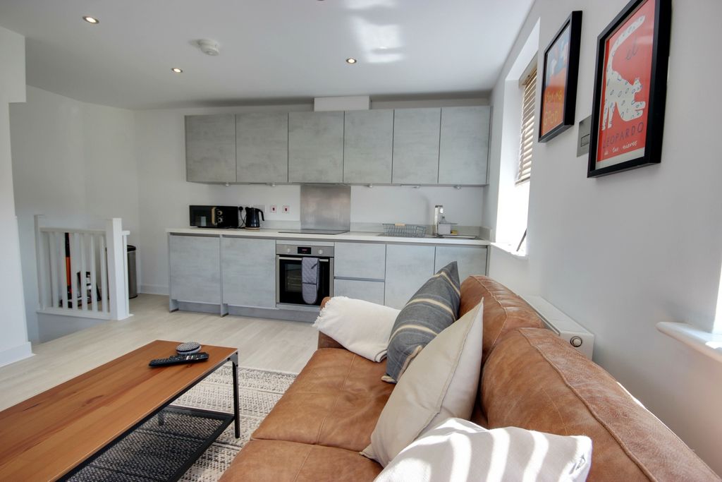 Property photo 2 of 13 1 6 Silver Liv Kit B