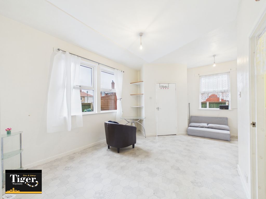 Property photo 2 of 8 Cam02176G0-Pr0841-Still003