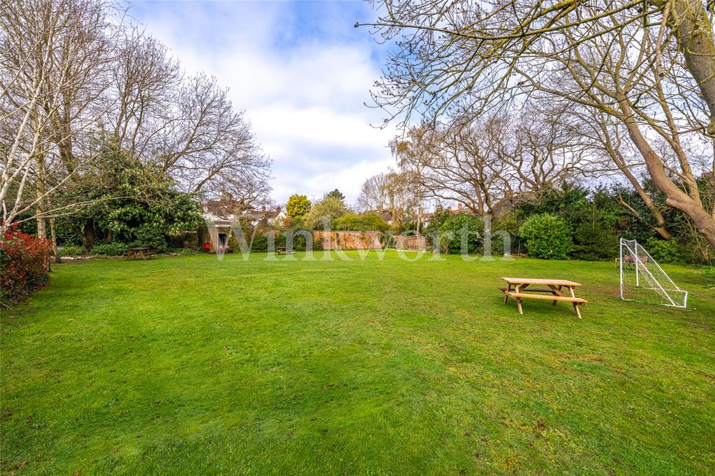 Property photo 2 of 12 Picture No. 13