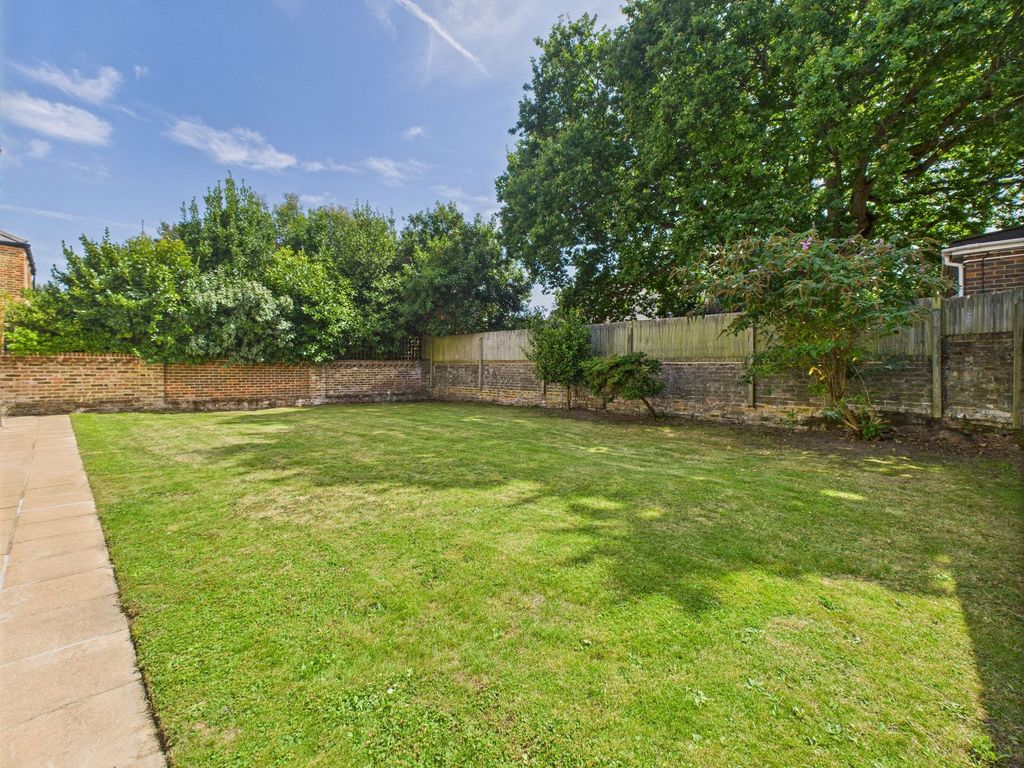 Property photo 2 of 30