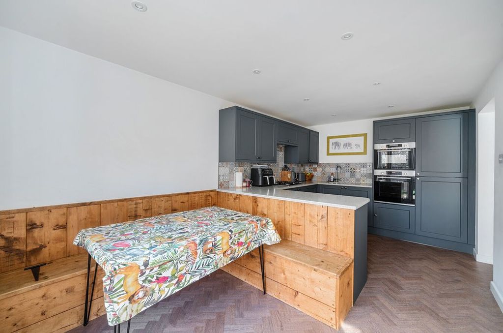 Property photo 2 of 12 14259331269B15dc30214B