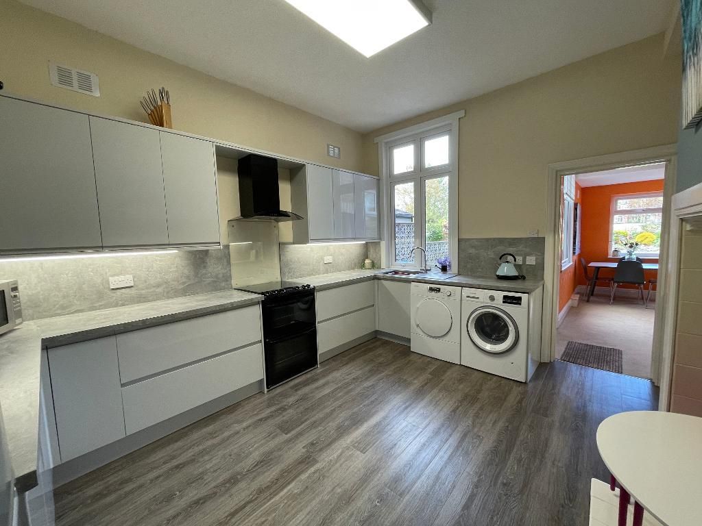 Property photo 3 of 27 Kitchen