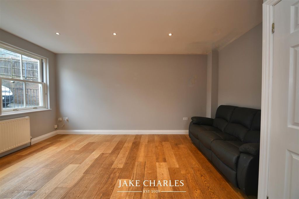 Property photo 2 of 18 Dsc_1300.Jpeg