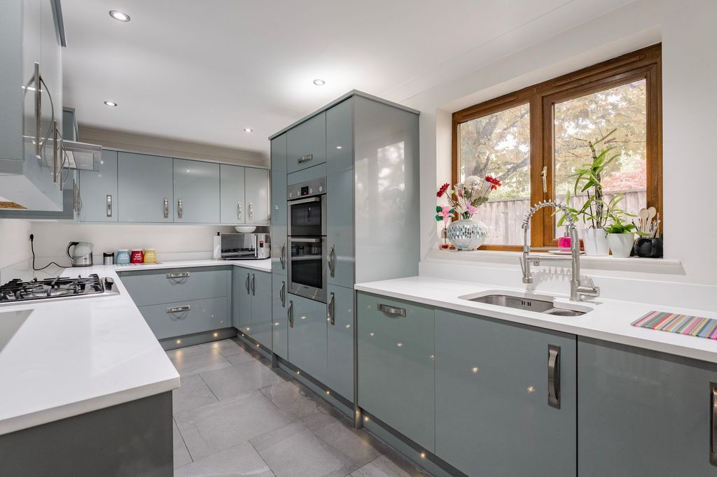 Property photo 2 of 24