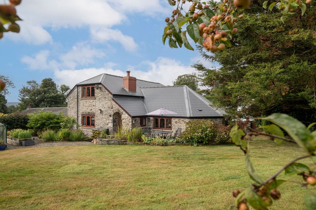 Property photo 1 of 40
