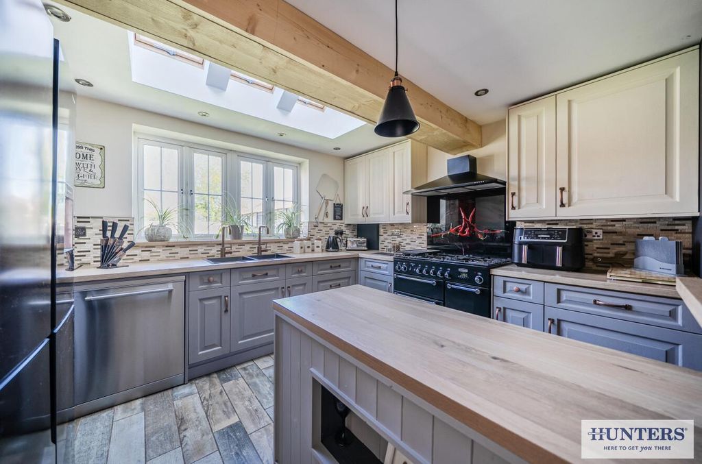 Property photo 3 of 24 9A7Ded10-6F8d-42Ac-Bc9B-80c2A43d19F9.Jpg