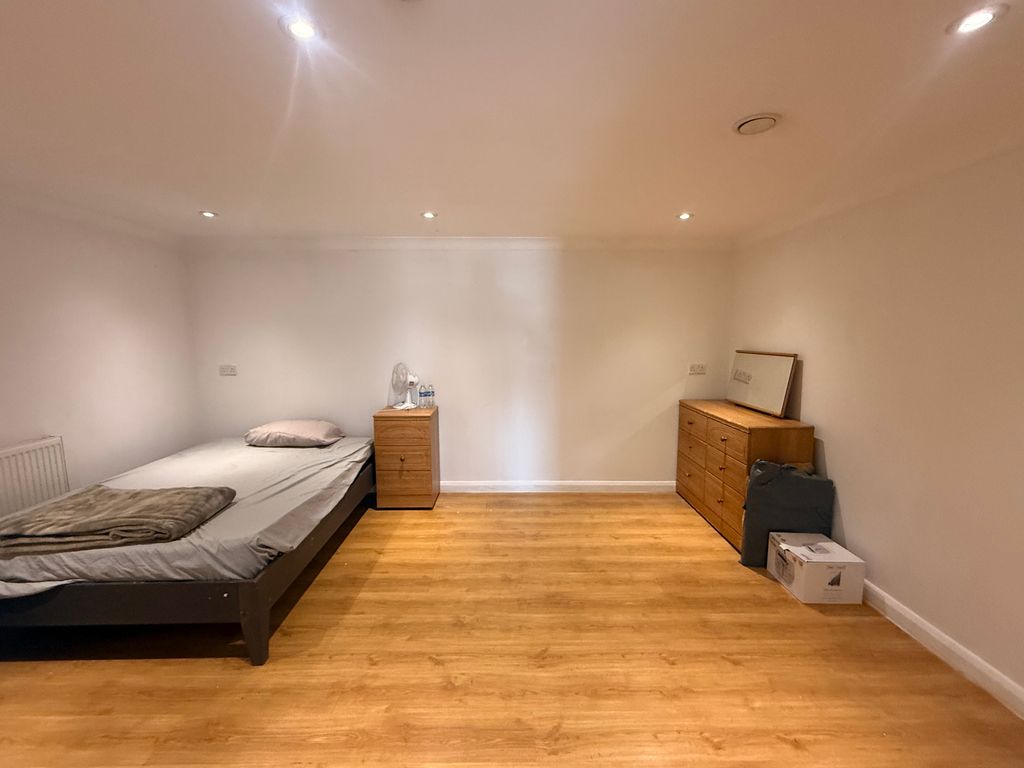 Property photo 1 of 3