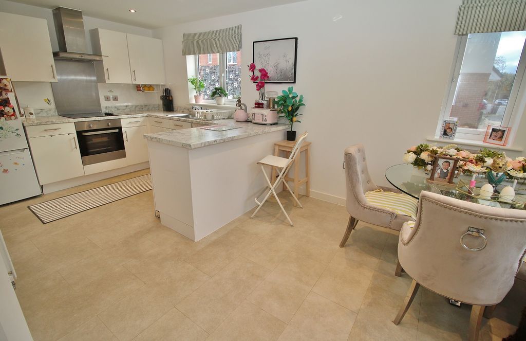 Property photo 3 of 17 Img_6378