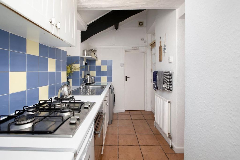 Property photo 2 of 20