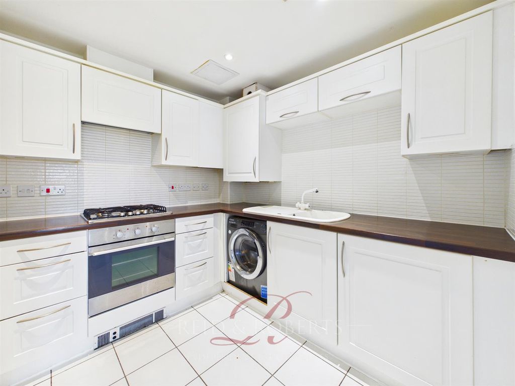 Property photo 3 of 14 Cam03999G0-Pr0230-Still015.Jpg