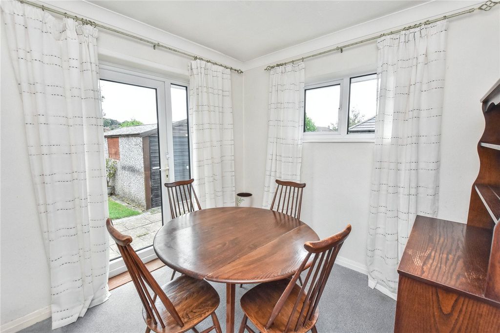 Property photo 3 of 10 Bed 2/Dining