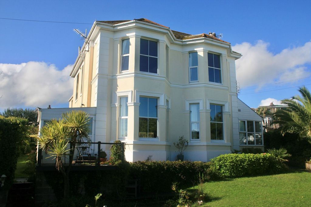 Property photo 1 of 34