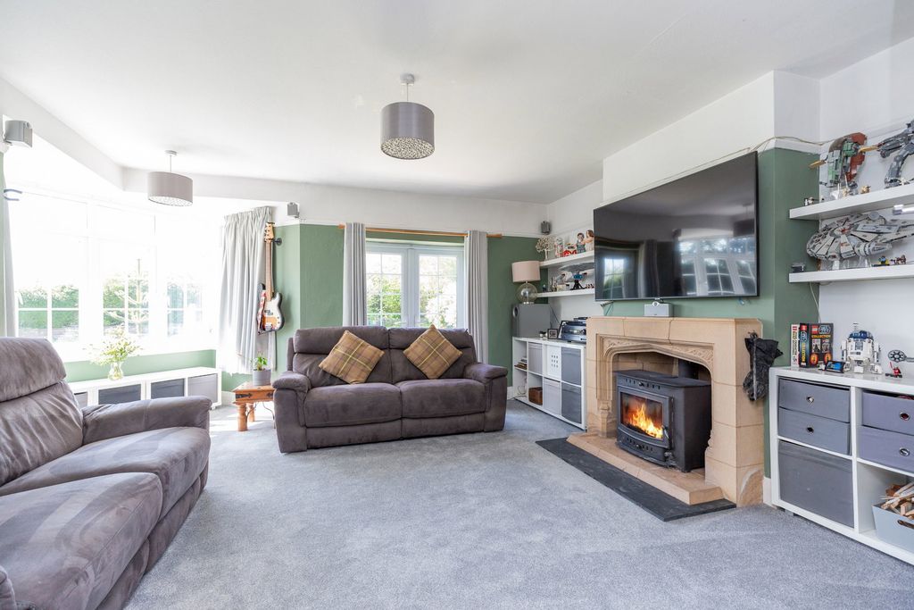 Property photo 2 of 25