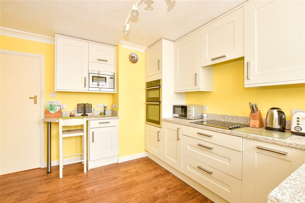 Property photo 2 of 8 Kitchen