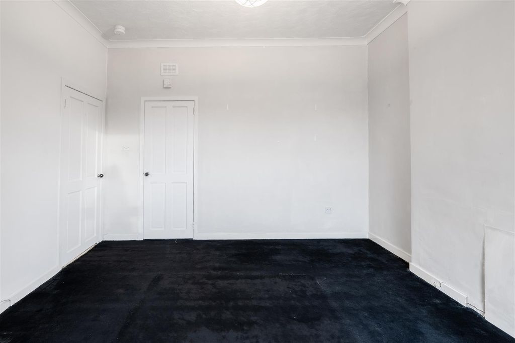 Property photo 3 of 9 Lounge.Jpg