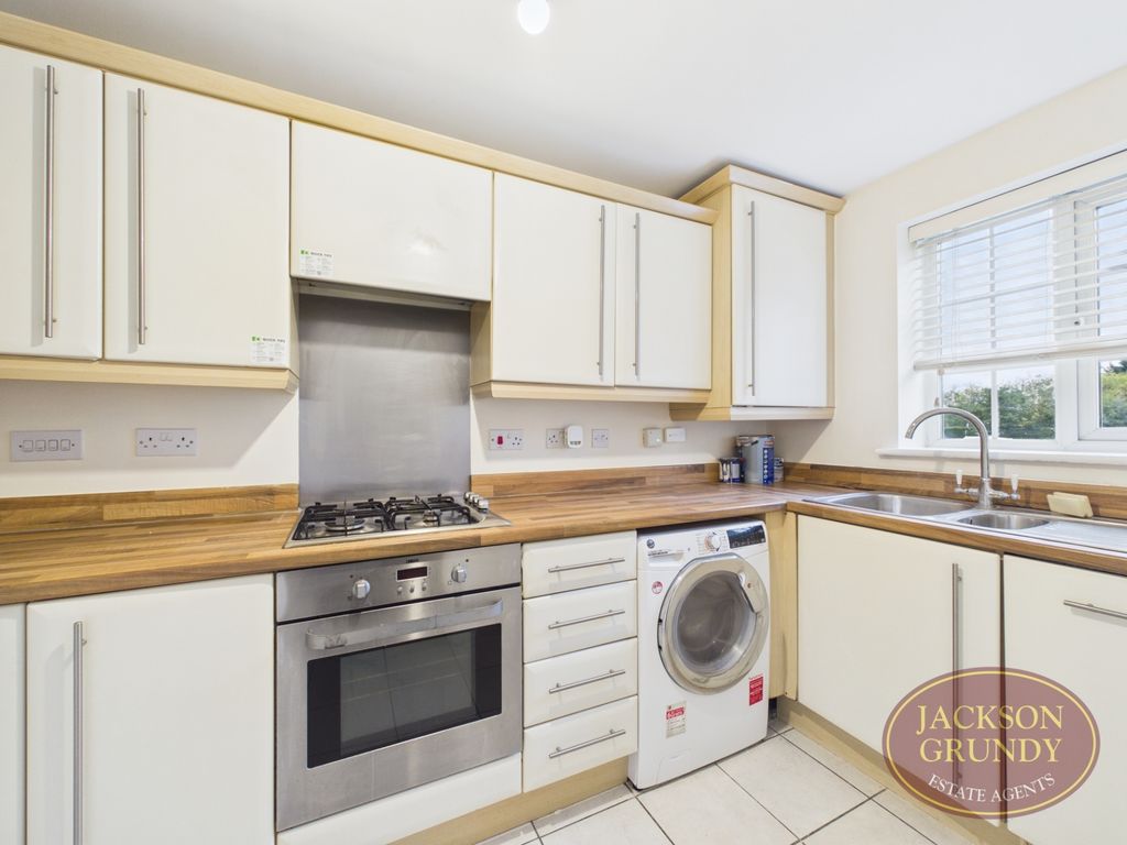 Property photo 3 of 10 Turners Gardens
