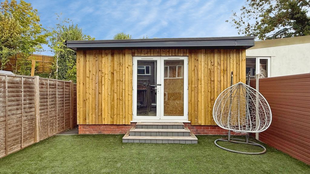 Property photo 3 of 30 Garden Room