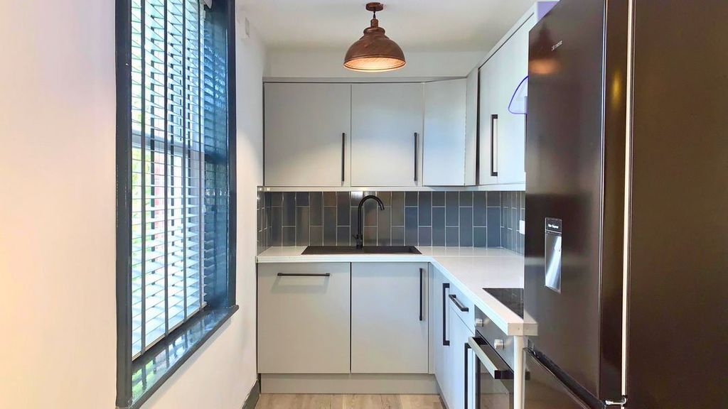 Property photo 2 of 14 8Ab140B0-9043-4Efe-8349-Afa637d5F846_Resize