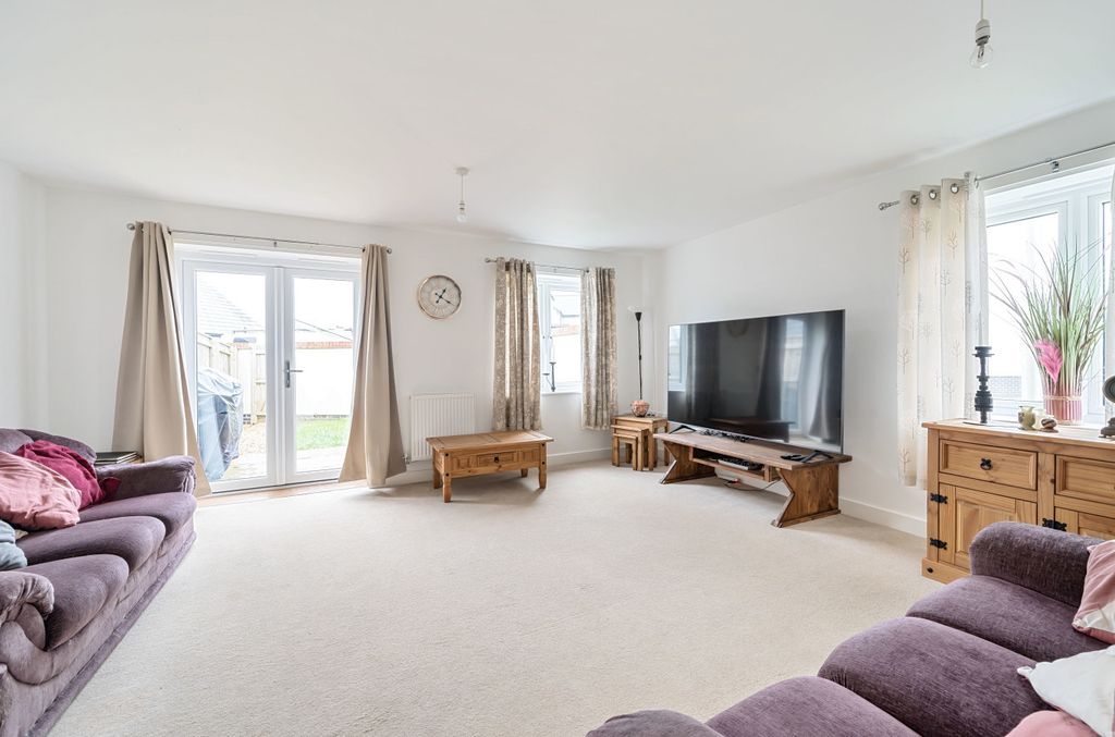 Property photo 3 of 13 Sitting Room