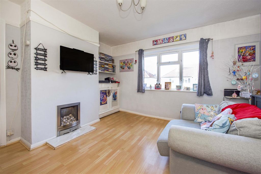 Property photo 2 of 9 2
