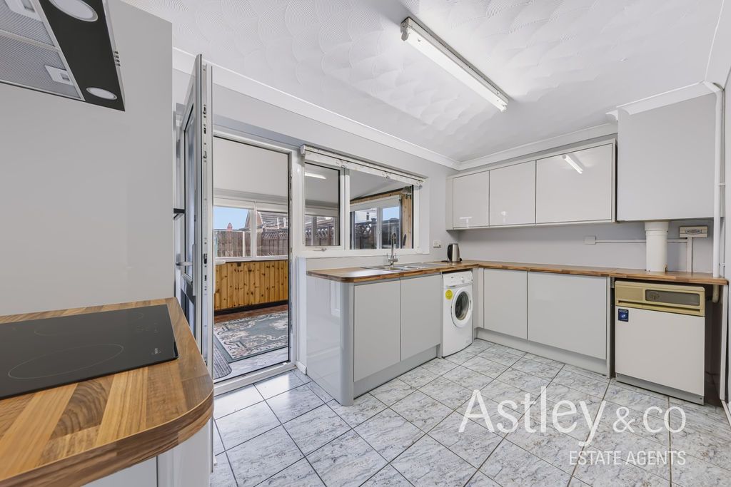Property photo 2 of 16 Kitchen