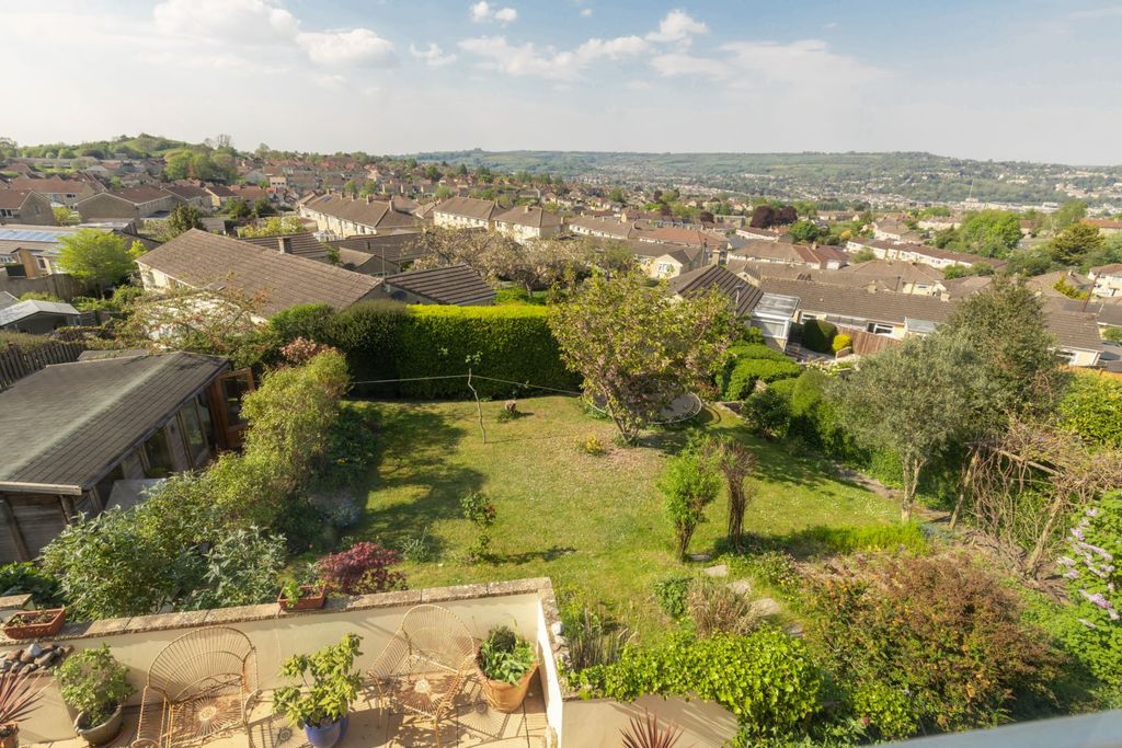 Property photo 3 of 35