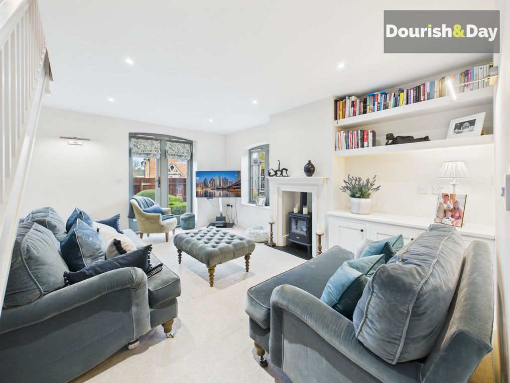 Property photo 2 of 36