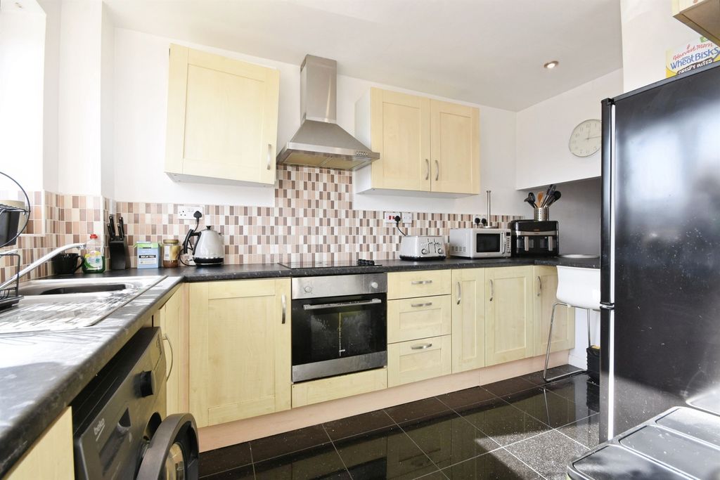 Property photo 2 of 14