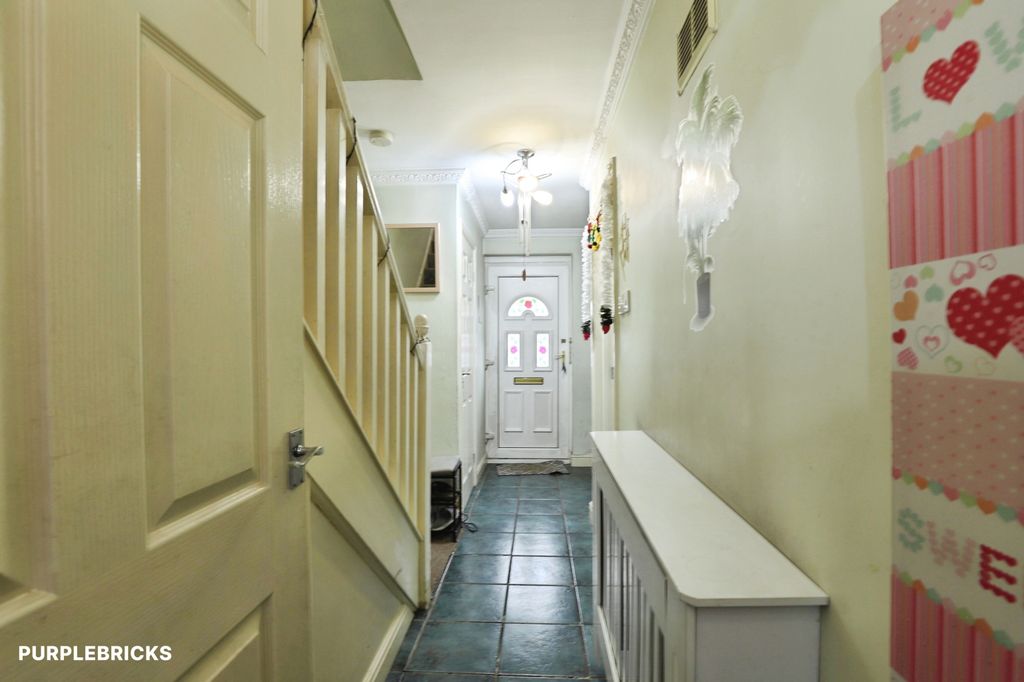 Property photo 2 of 25