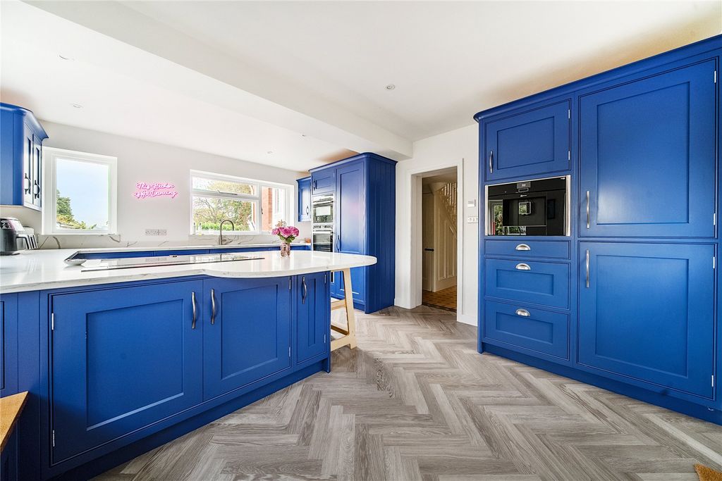 Property photo 3 of 14 Kitchen