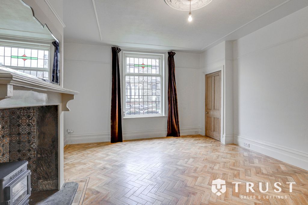 Property photo 3 of 28