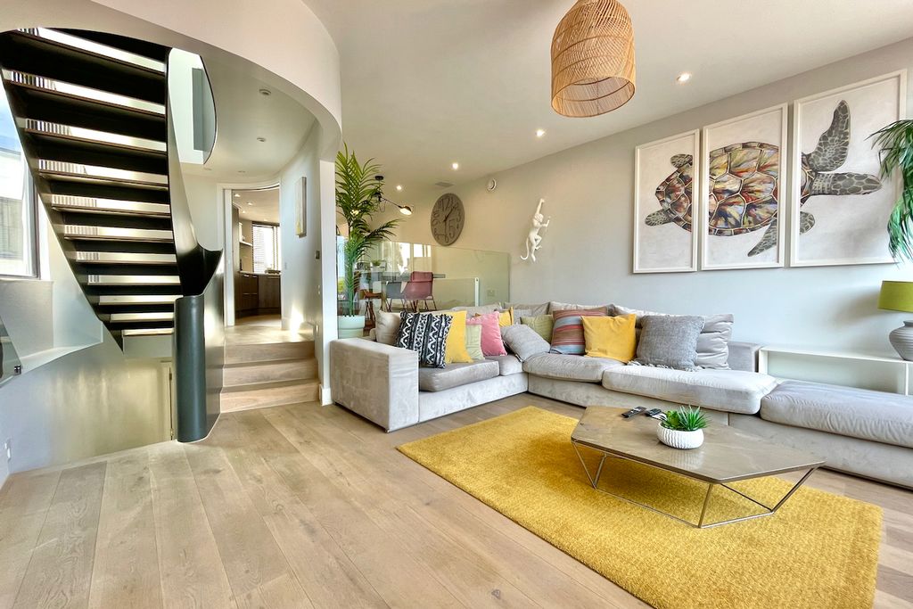 Property photo 3 of 12 Open Plan Living