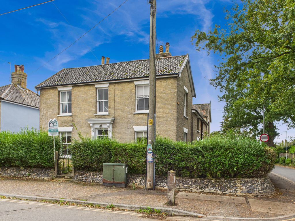 Property photo 3 of 13 Front 2.Jpg